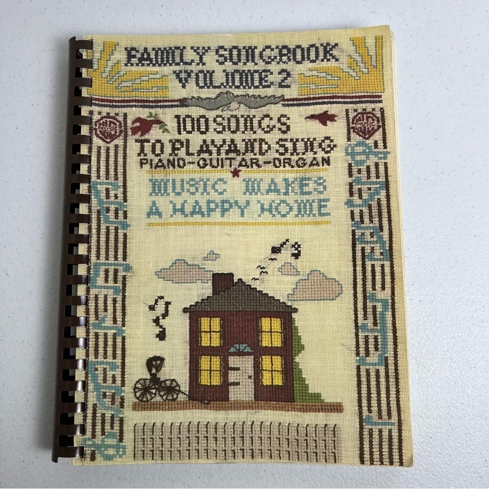 Family Songbook Vol 2 VTG 100 Songs To Play and Sing Piano Guitar Organ Music - Picture 1 of 11